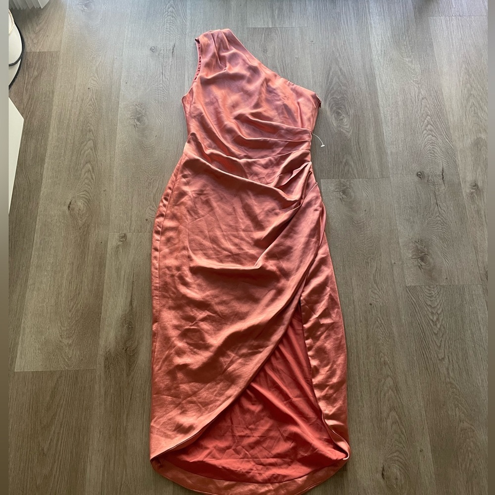 elliatt cassini coral satin one shoulder ruched midi summer dress size XL new